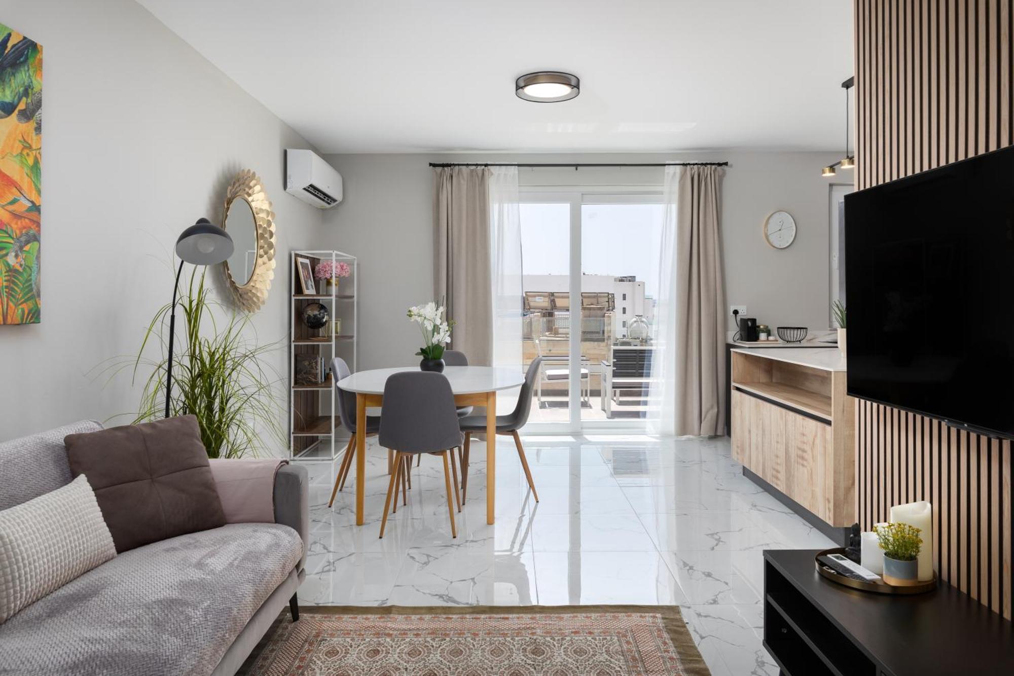 Modern 2Br Cosy Apartment With Large Terrace - Close To Manoel Island & Tigne Shopping Mall Sliema Eksteriør bilde