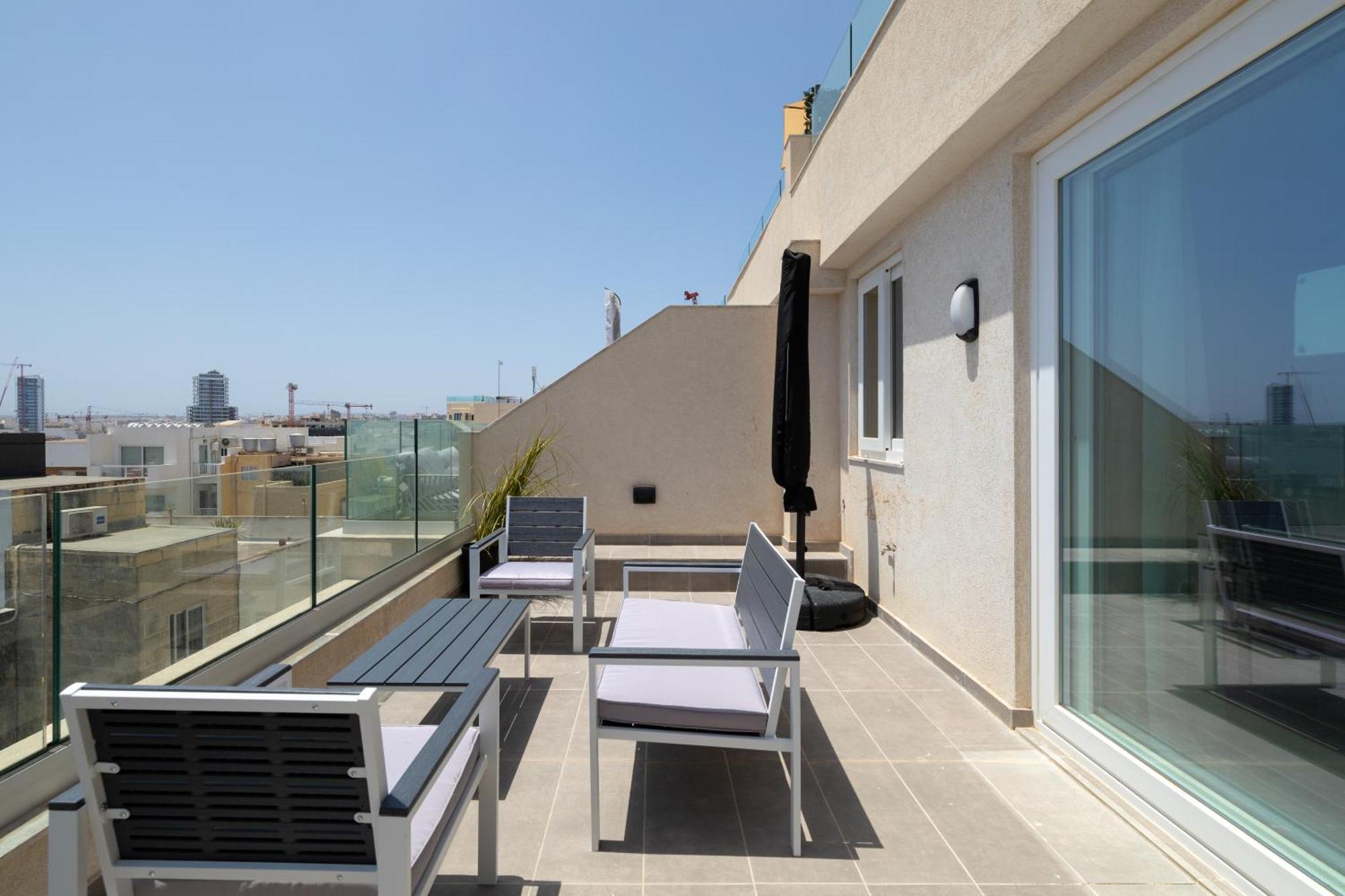 Modern 2Br Cosy Apartment With Large Terrace - Close To Manoel Island & Tigne Shopping Mall Sliema Eksteriør bilde
